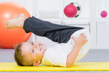 osteopathe enfant heureux